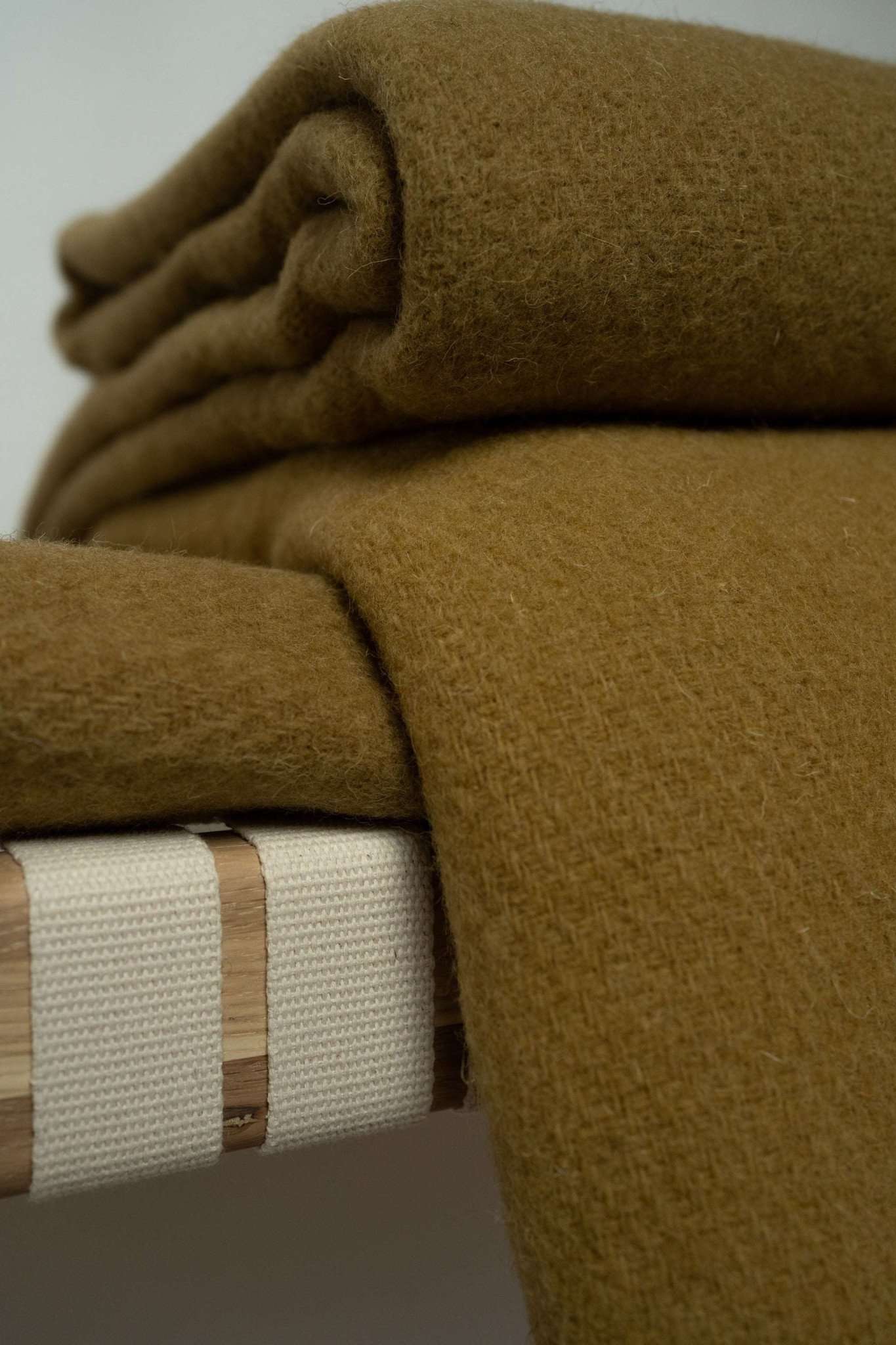 Wolldecke Couchdecke Wohnzimmer ocker