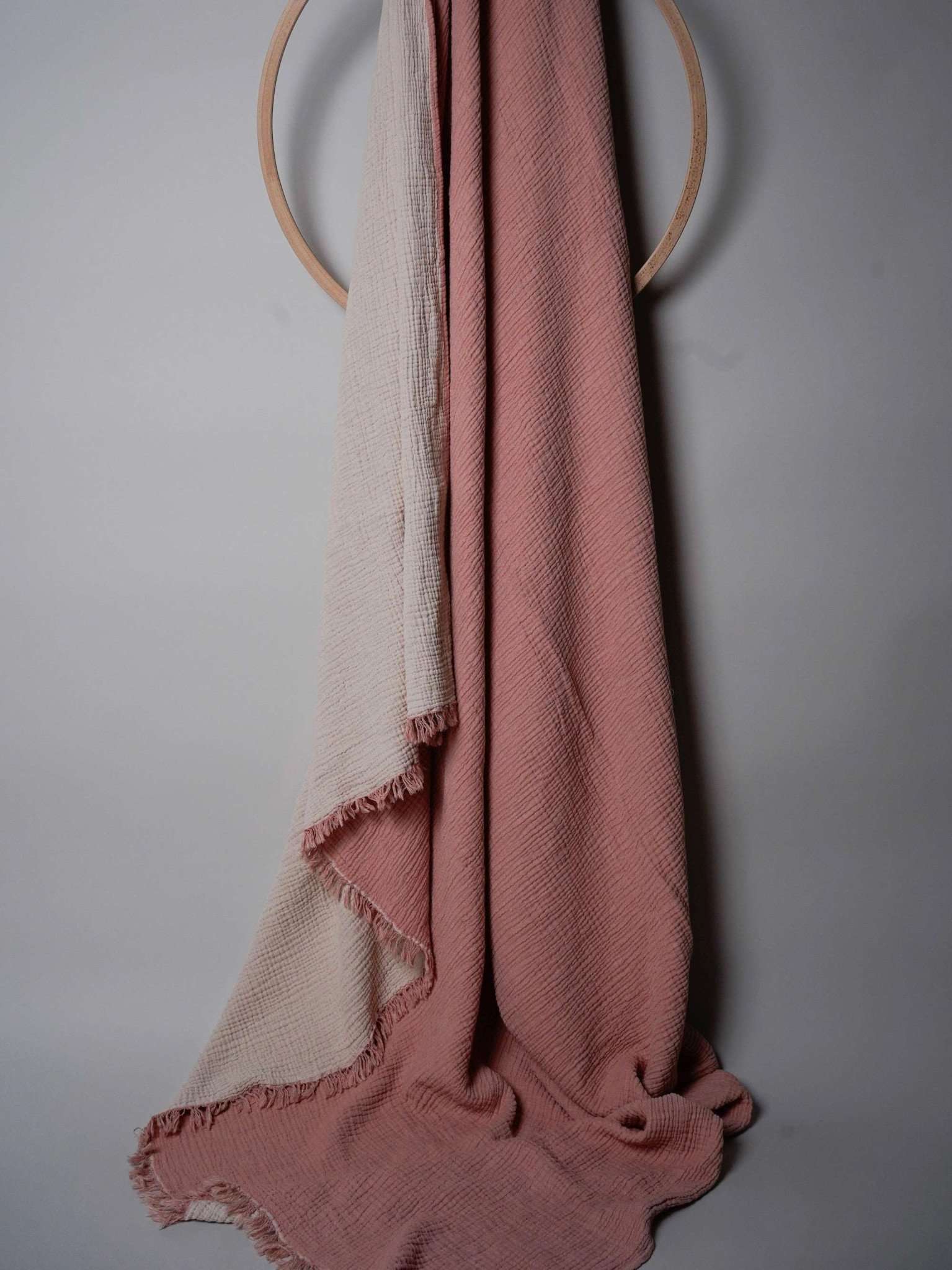 Couchdecke Wohnzimmer Musselin Baumwolle creme rosa